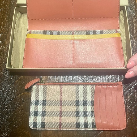 Authentic Burberry large wallet in Nude/Light pink - Picture 3 of 3